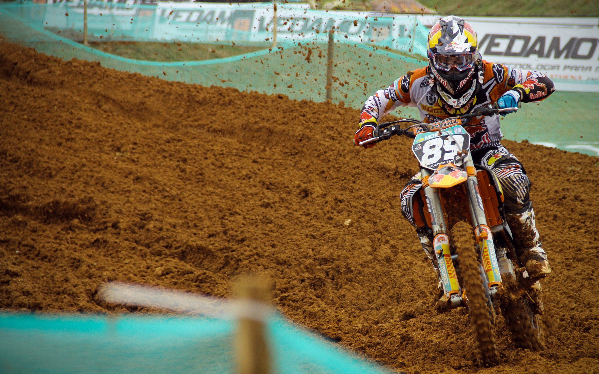 F1新赛季揭幕战之夜，哈利伯顿个人能力完全展现，当赛道轰鸣遇见球场魔术