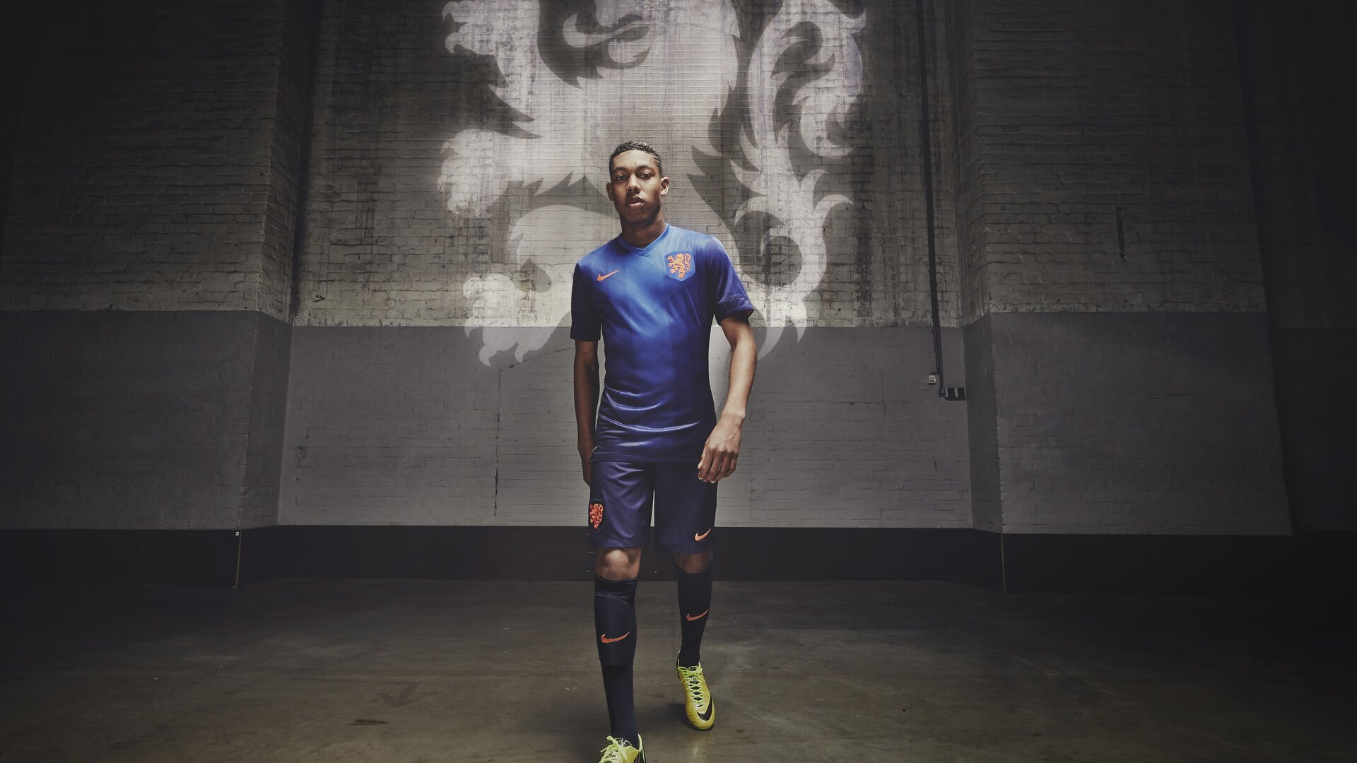 拜仁关键战突围智利,迪马利亚在F1街道赛接管比赛